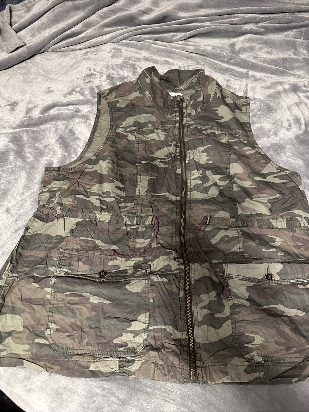 Camouflage Women’s Zip Front Vest